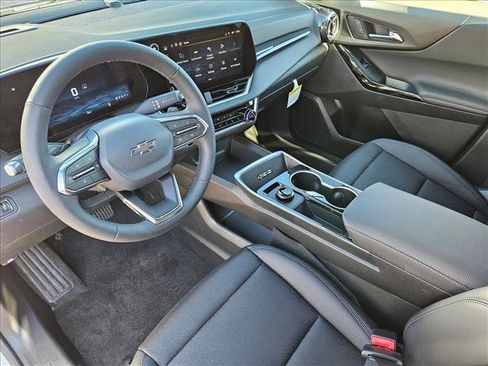 New 2026 Chevrolet Equinox LT w/ Convenience Package II FWD image 3