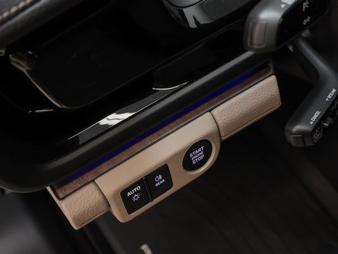 Certified 2025 Porsche Panamera 4 AWD/4WD image 35