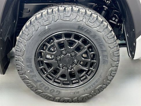 New 2026 Toyota Tundra SR5 image 9