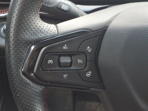 Used 2025 Chevrolet Trax RS w/ Sunroof Package image 13