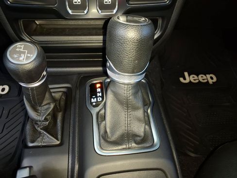 Used 2019 Jeep Wrangler Sport AWD/4WD image 23