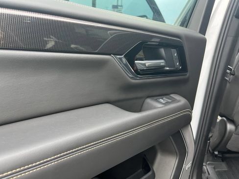 Used 2025 GMC Yukon XL Elevation RWD image 16