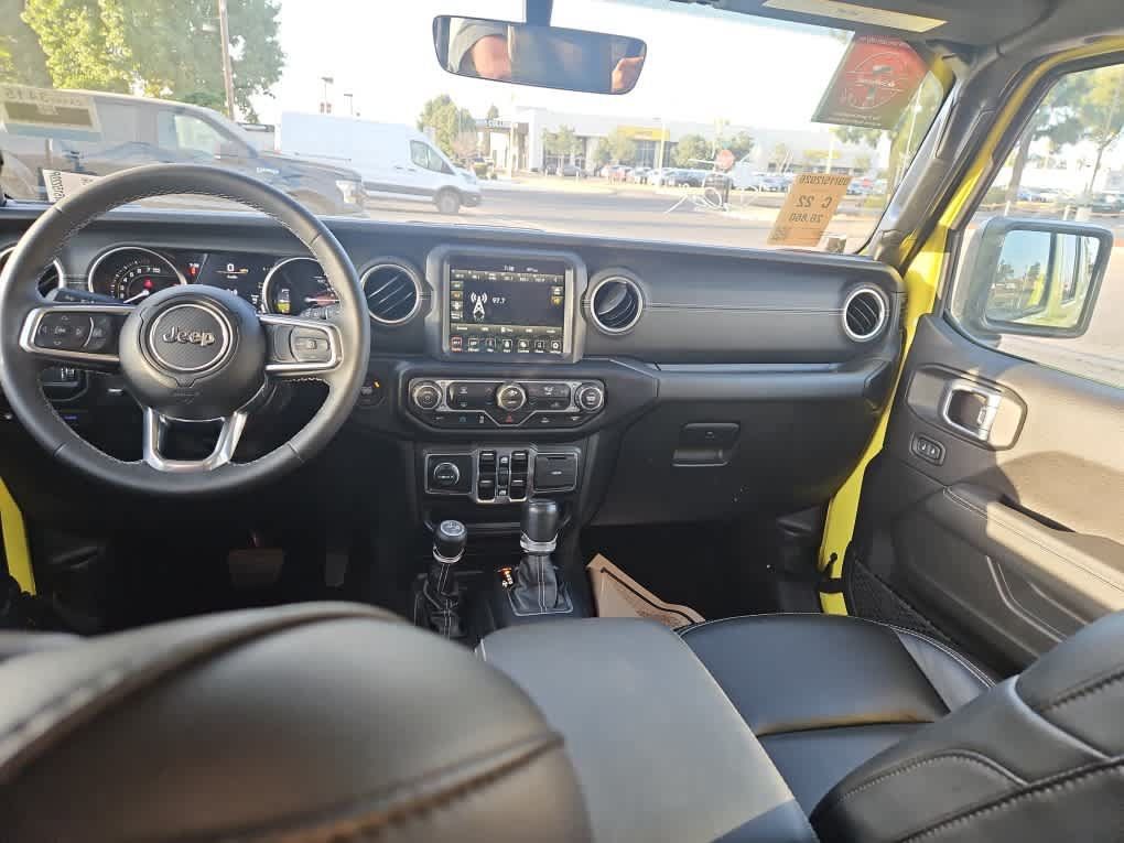 Used 2023 Jeep Wrangler Unlimited Sahara AWD/4WD image 10