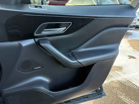 Used 2020 Jaguar F-PACE Premium image 31