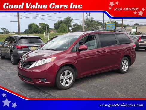 Used 2013 Toyota Sienna LE w/ Towing Pkg FWD image 1