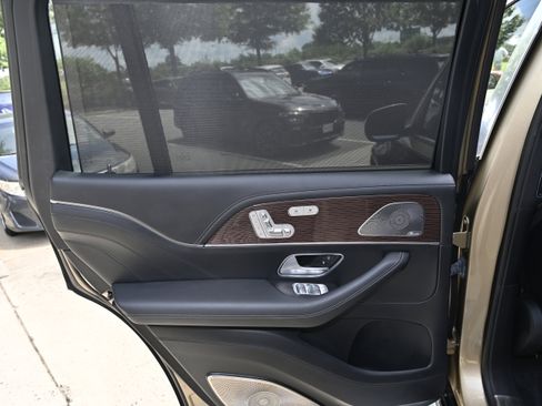 Used 2023 Mercedes-Benz Maybach GLS 600 4MATIC image 37