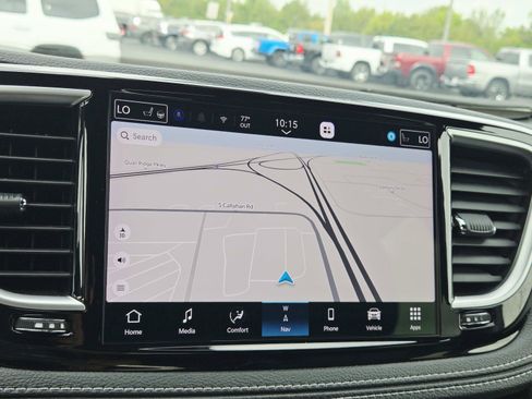 Used 2025 Chrysler Pacifica Limited FWD image 31