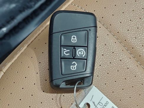 Used 2023 Volkswagen Tiguan SE image 13