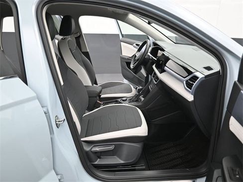 New 2026 Volkswagen Taos SE image 14