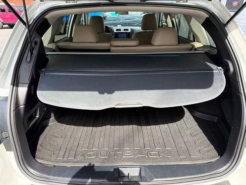 Used 2016 Subaru Outback 2.5i Limited AWD/4WD image 13