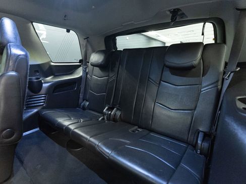 Used 2017 Cadillac Escalade Luxury image 15