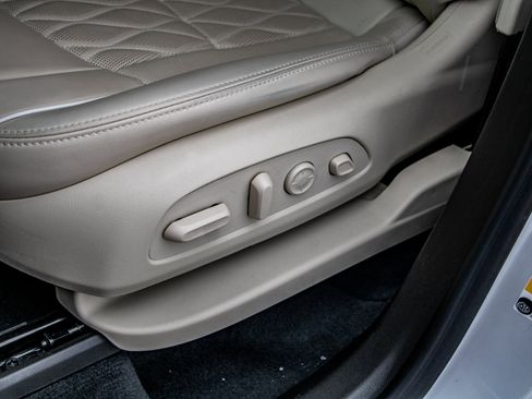 Used 2023 Buick Enclave Avenir w/ Avenir Technology Package image 19