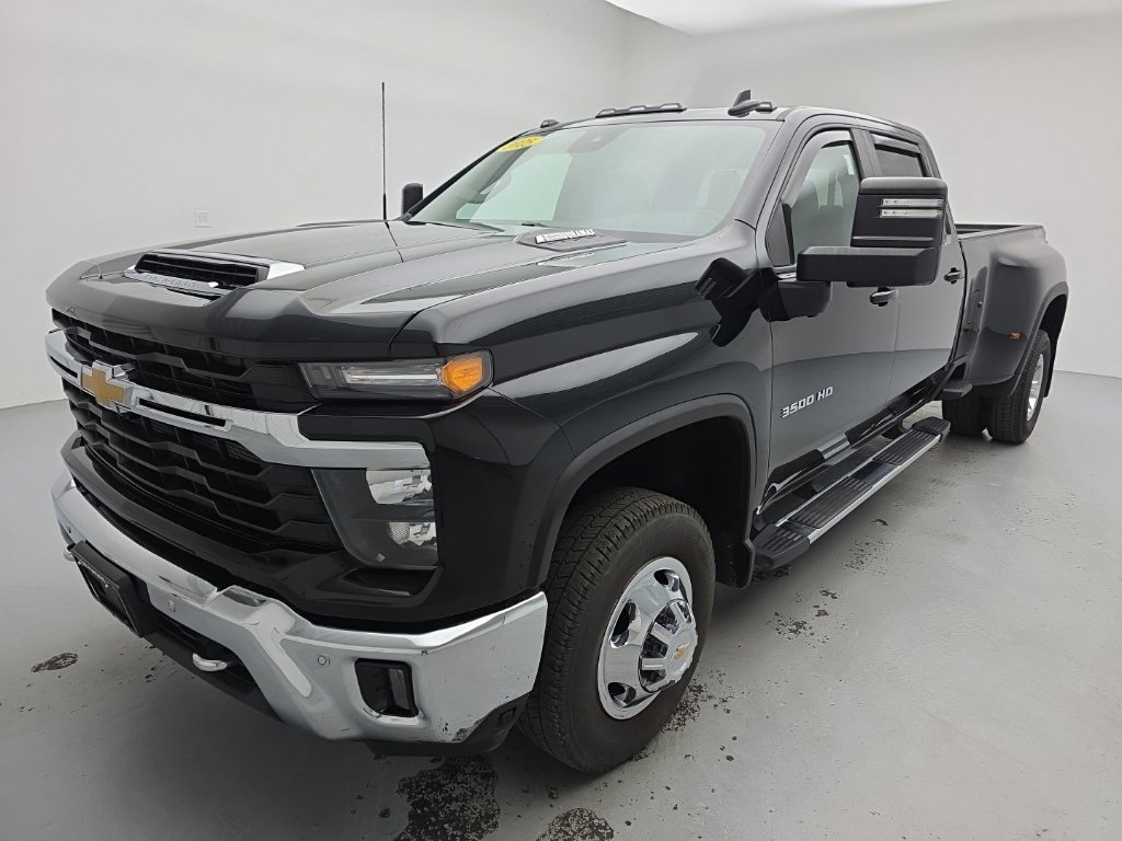 Used 2025 Chevrolet Silverado 3500 LT w/ Safety Package AWD/4WD image 6