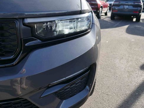 Used 2023 Jeep Grand Cherokee Limited w/ Black Appearance Package image 27