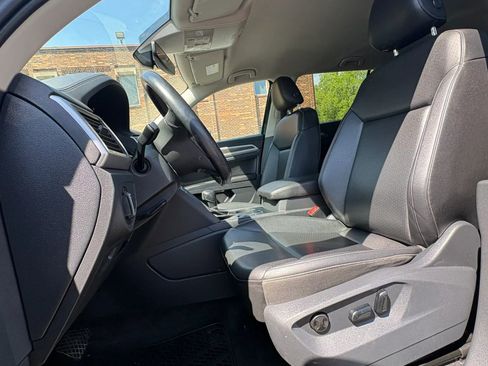 Used 2018 Volkswagen Atlas SE FWD image 2