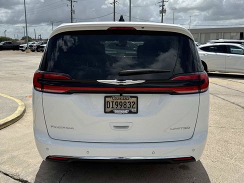 Used 2026 Chrysler Pacifica Limited FWD image 6