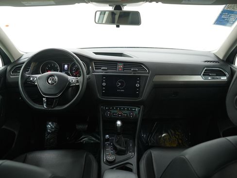 Used 2020 Volkswagen Tiguan SE image 15