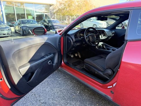 Used 2015 Dodge Challenger R/T w/ Quick Order Package 22B R/T image 40