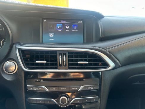 Used 2018 INFINITI QX30 Premium w/ Navigation Package image 19