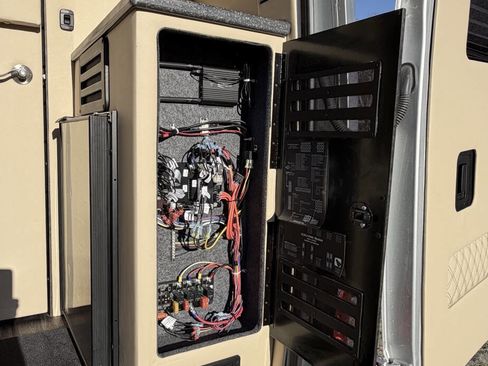 Used 2019 Mercedes-Benz Sprinter 170 image 89