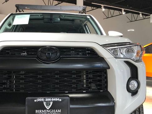 Used 2018 Toyota 4Runner SR5 Premium image 5