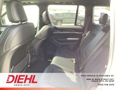 Used 2026 Jeep Grand Cherokee Altitude AWD/4WD image 14