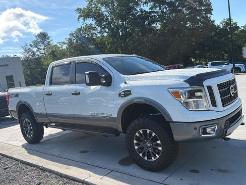 Used 2017 Nissan Titan PRO-4X AWD/4WD image 2