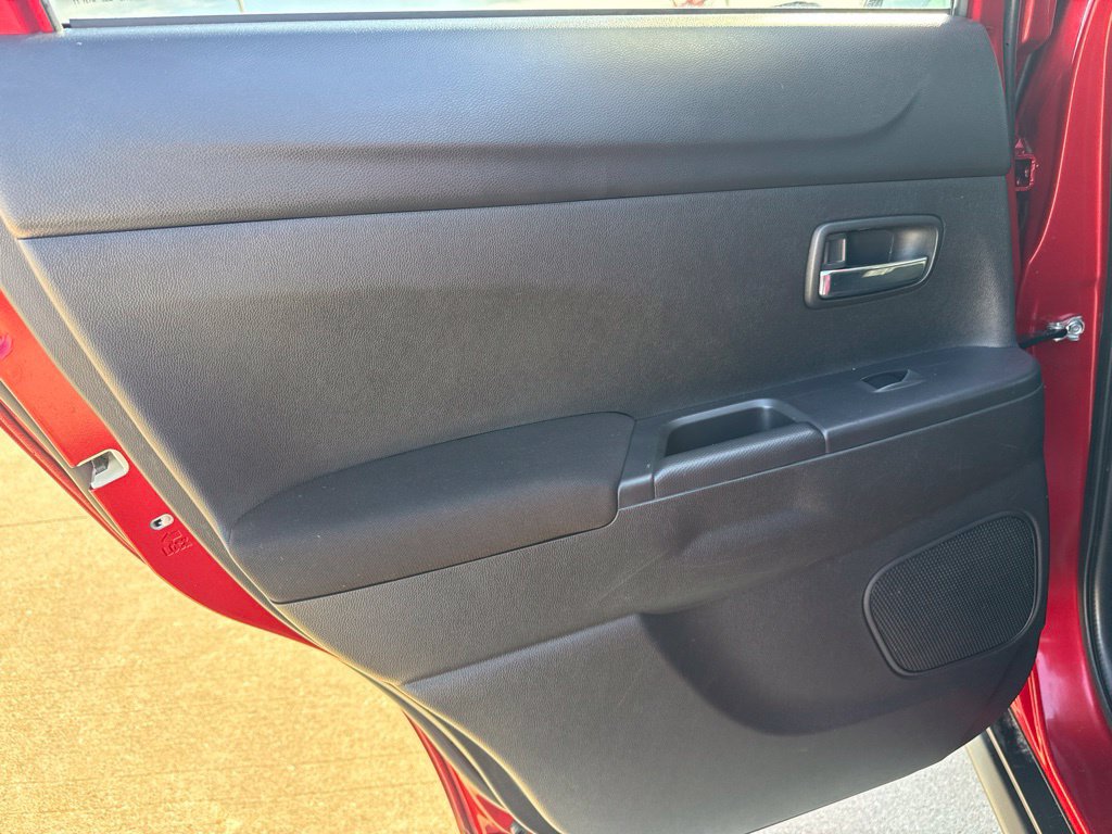 Used 2014 Mitsubishi Outlander Sport SE FWD image 18