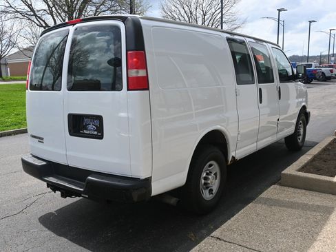 Used 2012 Chevrolet Express 2500 RWD image 4
