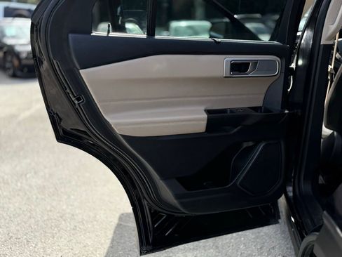 Used 2020 Ford Explorer Limited image 12