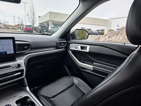 Used 2022 Ford Explorer XLT w/ Equipment Group 202A image 21
