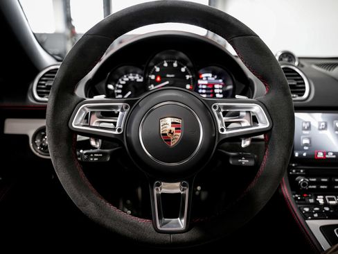 Used 2022 Porsche 718 Boxster Spyder RWD image 10