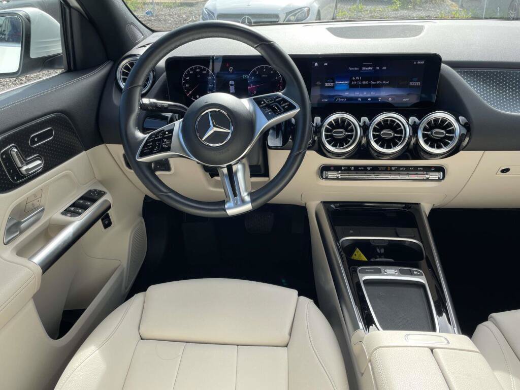 Used 2024 Mercedes-Benz GLA 250 4MATIC image 2