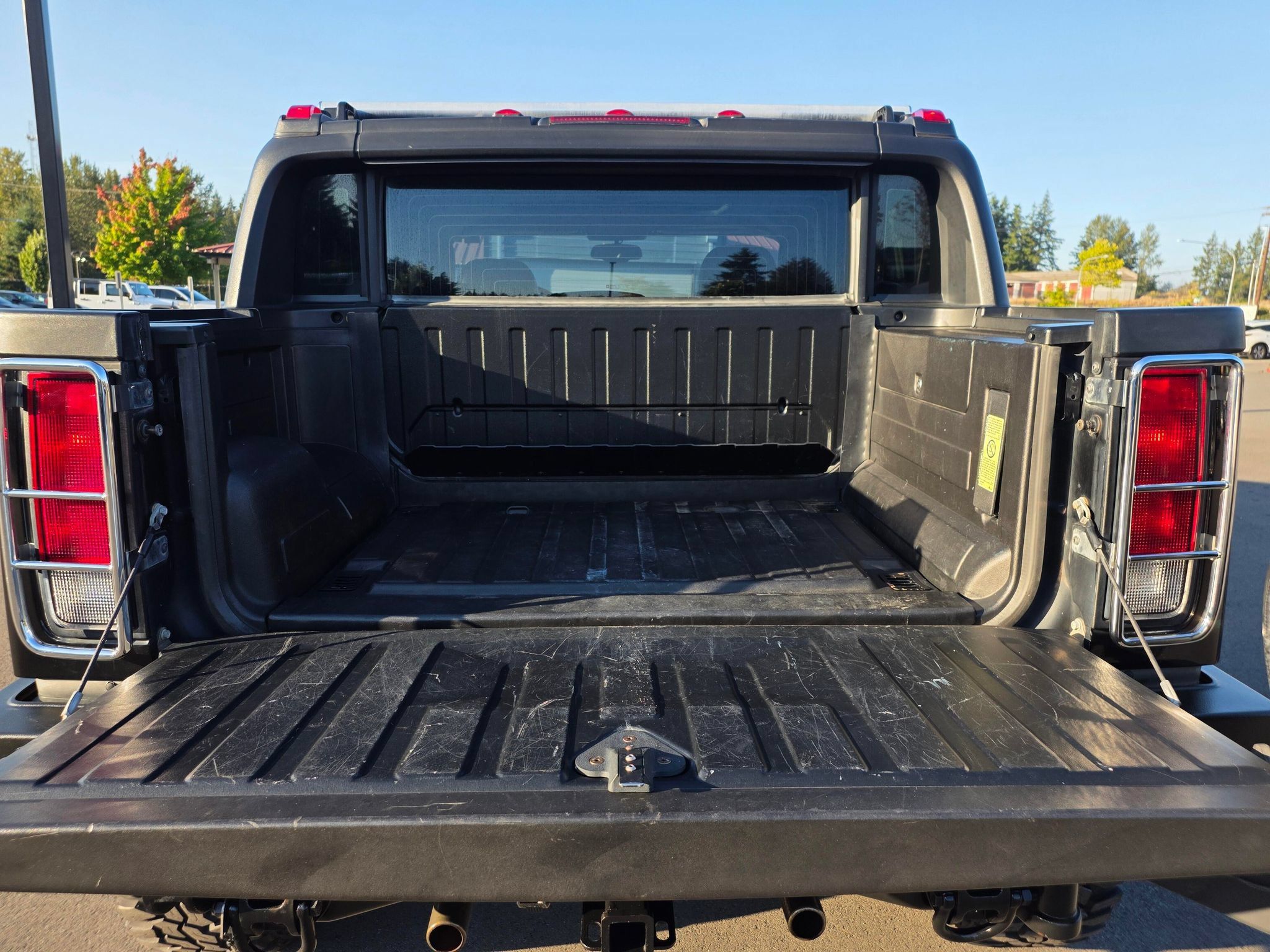 Used 2005 HUMMER H2 SUT w/ Preferred Equipment Group AWD/4WD image 10