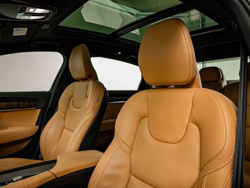 Used 2023 Volvo S90 B6 Ultimate w/ Lounge Package image 30