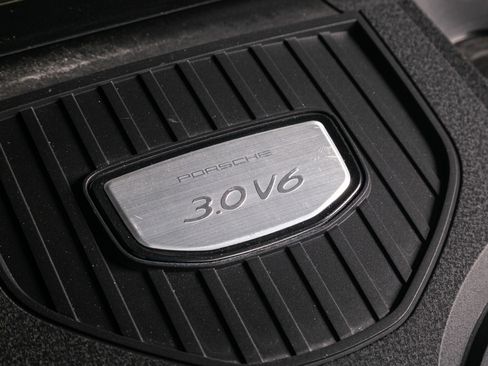 Used 2018 Porsche Panamera 4 image 50