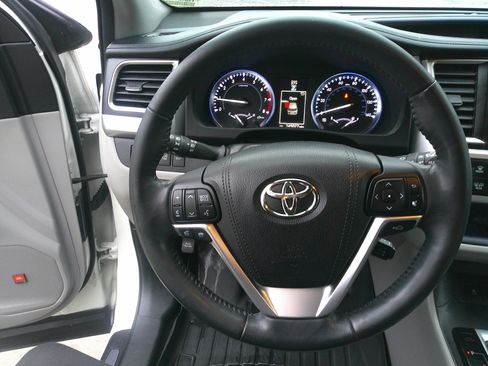 Used 2015 Toyota Highlander Limited Platinum image 29