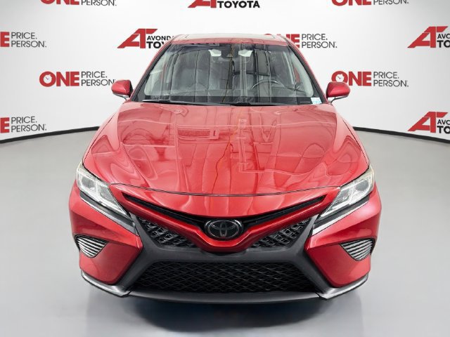 Certified 2020 Toyota Camry SE w/ Blackout Package FWD image 3