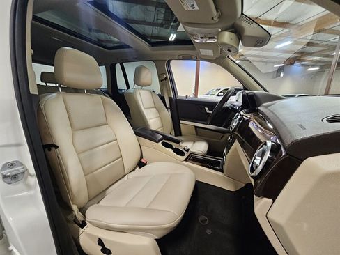 Used 2015 Mercedes-Benz GLK 250 BlueTEC 4MATIC image 24