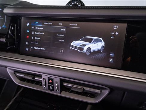 Used 2024 Porsche Cayenne Turbo image 25