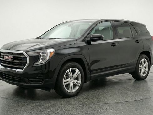 Used 2024 GMC Terrain SLE image 3