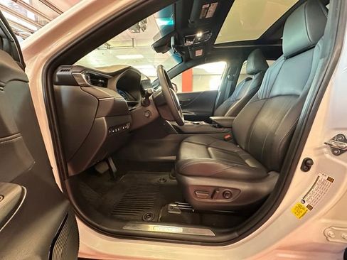 Certified 2024 Toyota Venza Limited AWD/4WD image 10