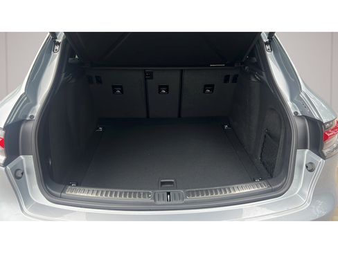 New 2026 Porsche Macan AWD/4WD image 18