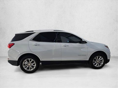 Used 2019 Chevrolet Equinox LT w/ Sun & Navigation Package AWD/4WD image 4