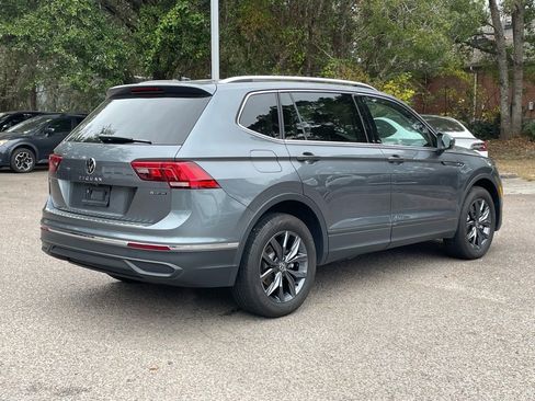 Used 2022 Volkswagen Tiguan SE w/ Panoramic Sunroof Package image 3