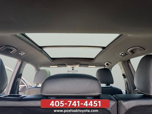 Used 2020 Volkswagen Atlas Cross Sport SE w/ Panoramic Sunroof Package FWD image 9