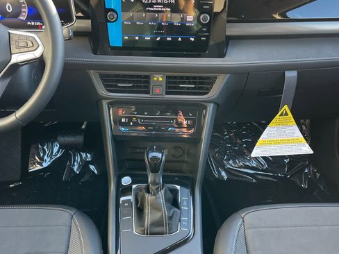 New 2026 Volkswagen Taos SE FWD image 40