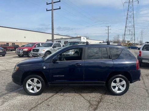 Used 2014 Jeep Compass Latitude w/ Sun/Sound Group AWD/4WD image 2