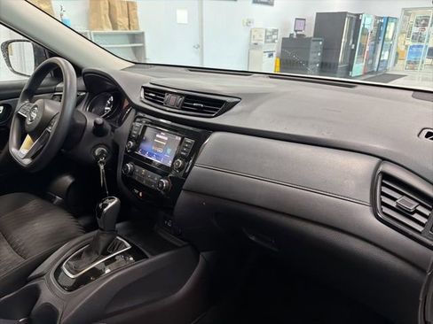 Used 2018 Nissan Rogue S image 29