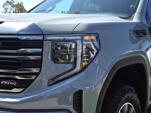 Used 2024 GMC Sierra 1500 AT4 w/ Technology Package AWD/4WD image 7